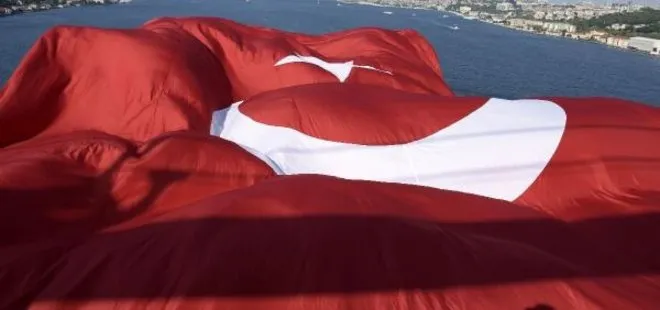 15 Temmuz Şehitler Köprüsü’ne Türk Bayrağı asıldı