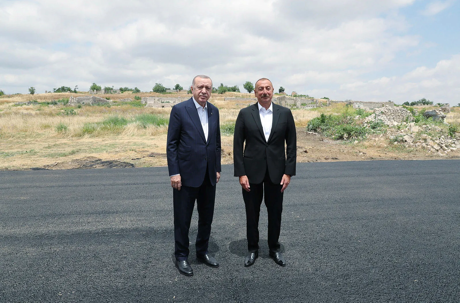 Azerbaycan Cumhurbaşkanı İlham Aliyev'den Başkan Erdoğan'a tebrik telefonu: Türk halkı liderine güvenini gösterdi