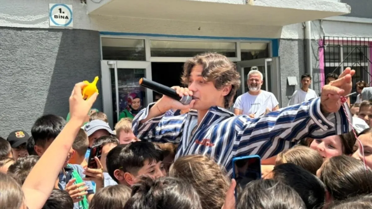 İlkokulda cinsel içerikli şarkı söylemişti! Valilik harekete geçti: 'Rapçi Çakal' konserine soruşturma