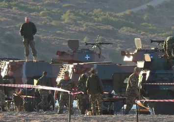 Yunanistan'ın "Türkiye'yi tehdit edeceğiz" dediği M1117'ler görüntülendi! ABD'nin hibe ettiği zırhlılar Sakız Adası'nda