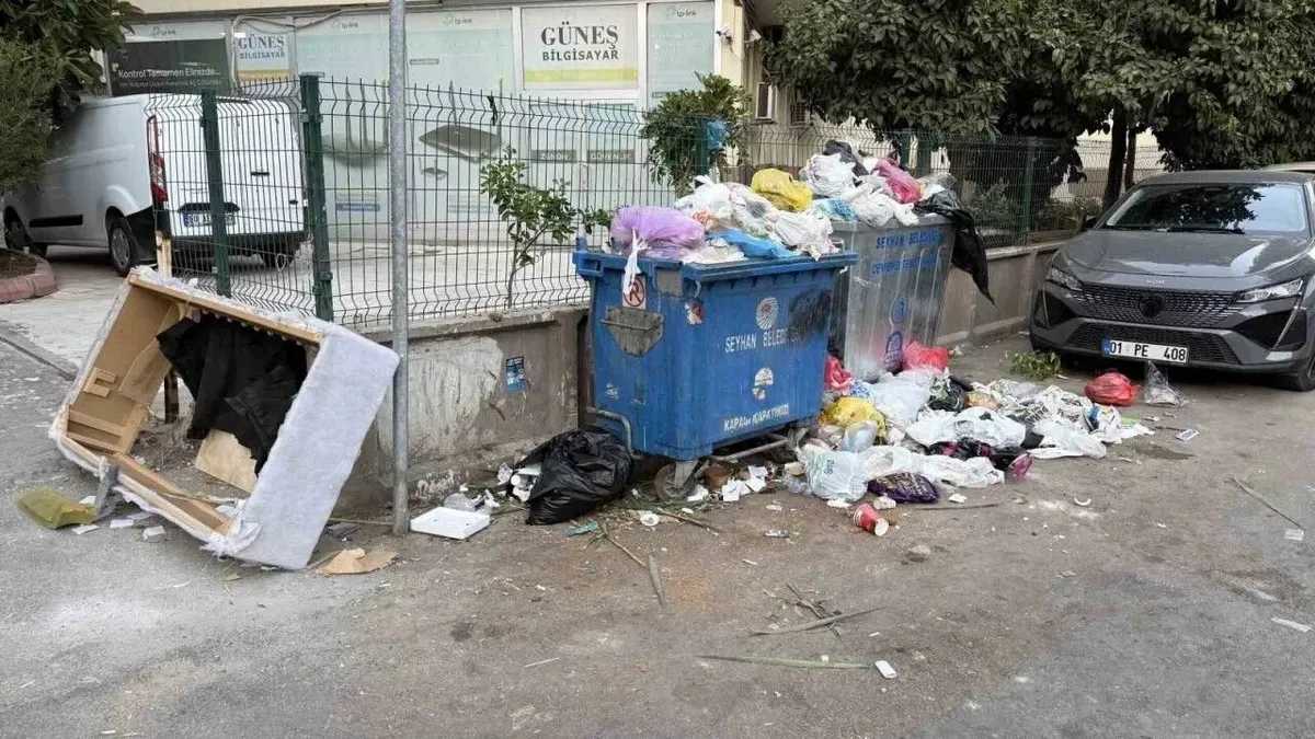 Seyhan'da çöp birikintileri oluştu