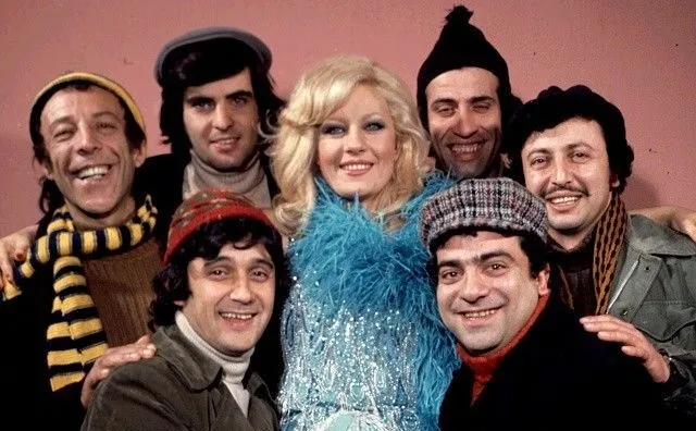 emel-sayindan-duygulandiran-kemal-sunal-itirafi-gizlice-yardim-ederdi-1774954553742.jpg Emel Sayın’dan duygulandıran Kemal Sunal itirafı: "Gizlice yardım ederdi" - 1