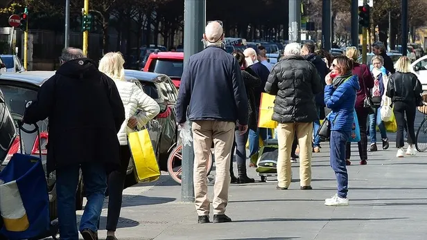 Bu hafta sokağa çıkma yasağı var mı? 31 Aralık Cuma - 01 Ocak Cumartesi yılbaşında kısıtlama olacak mı?