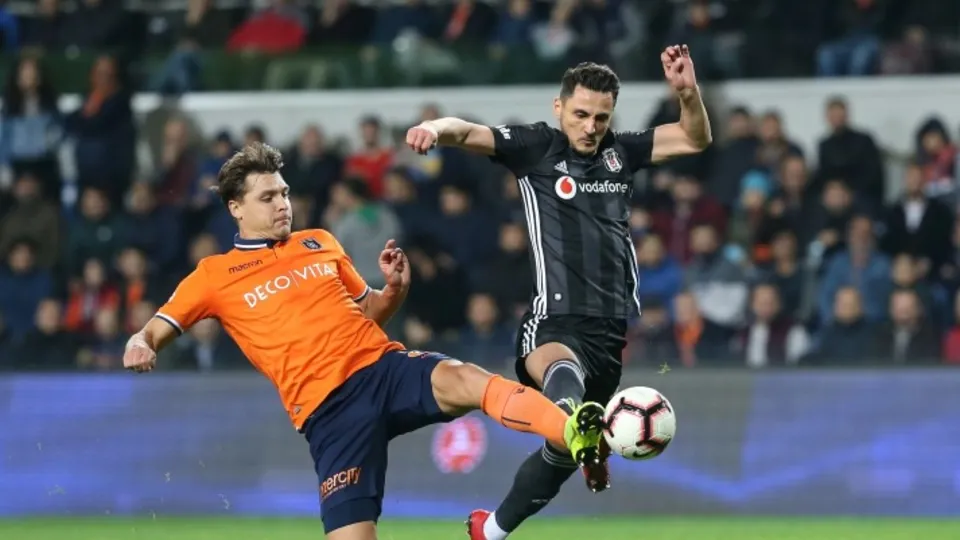 Medipol Başakşehir, Beşiktaş karşısında tek golle 3 puanı aldı