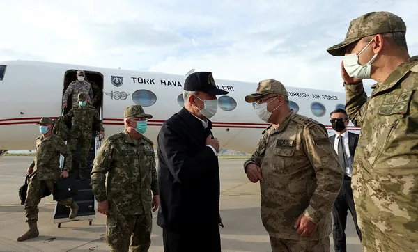 Son dakika: Milli Savunma Bakanı Hulusi Akar Pençe-Şimşek operasyonu için Şırnak’ta...