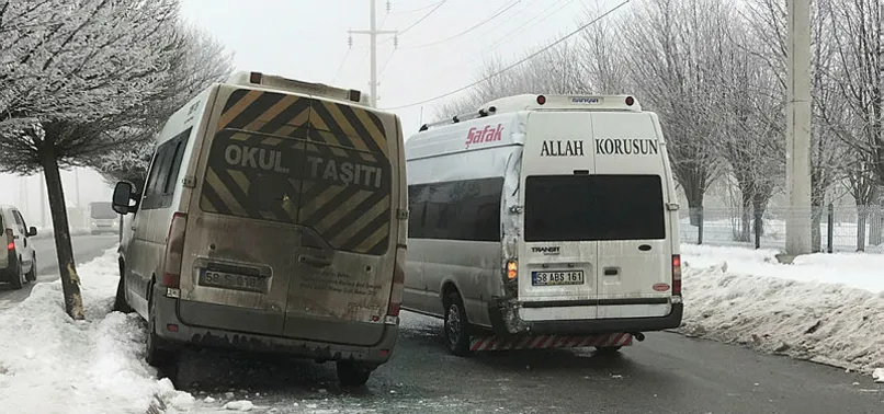 Sivas'ta korkutan kaza: 12 kişi yaralandı