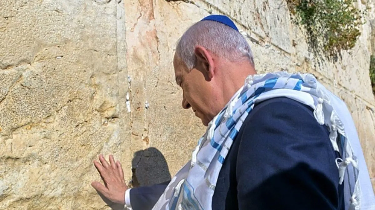 Katil Bibi'den Ağlama Duvarı'nda Trump'a dua: Bıraktığı not dikkat çekti