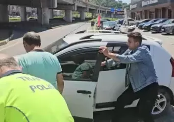 Otomobille motosiklet çarpıştı; 1 yaralı
