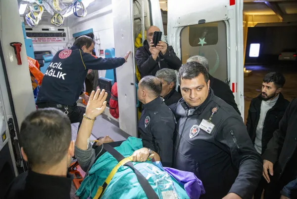 hdp-grup-baskanvekili-meral-danis-bestas-trafik-kazasi-gecirdi-ankaraya-sevk-edildi-1681442214594.jpg HDP Grup Başkanvekili Meral Danış Beştaş trafik kazası geçirdi! Ankara'ya sevk edildi - 5