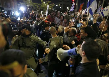 İsrail'de istenmeyen katil: Netanyahu! Tel Aviv'de büyük protesto: Binlerce kişi sokaklara döküldü