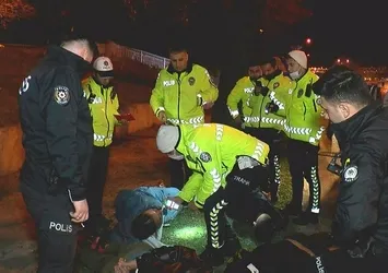 Alkollü sürücü trafik polislerinin üzerine araç sürdü!