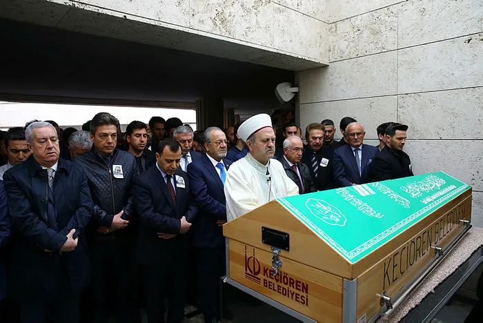 Şair Cemal Safi, son yolculuğuna uğurlandı - 1