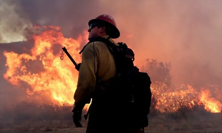 ABD’de yangın nedeniyle 82 bin kişi tahliye edildi!