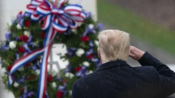 Trump seçimleri kaybettiğinin netleştiği pazar gününün ardından ilk kez görüntülendi! Büyük bir gafa imza attı