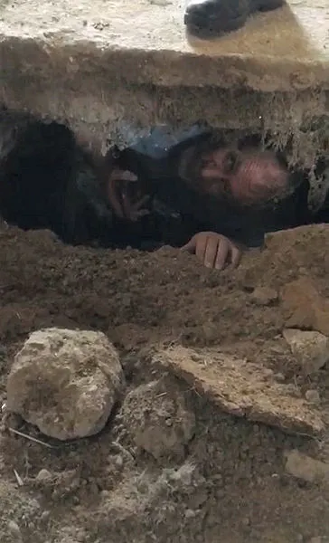 afyonkarahisarda-29-yil-hapis-cezasi-alan-sahis-fosseptik-cukurunda-yakalandi-1623502804177.jpg Afyonkarahisar'da 29 yıl hapis cezası alan şahıs fosseptik çukurunda yakalandı - 2
