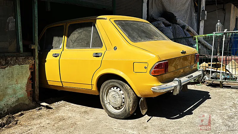 Yıllar sonra garajdan arabasını çıkardı! Görenler hayran kalıyor | Tam 15 bin euro… 5