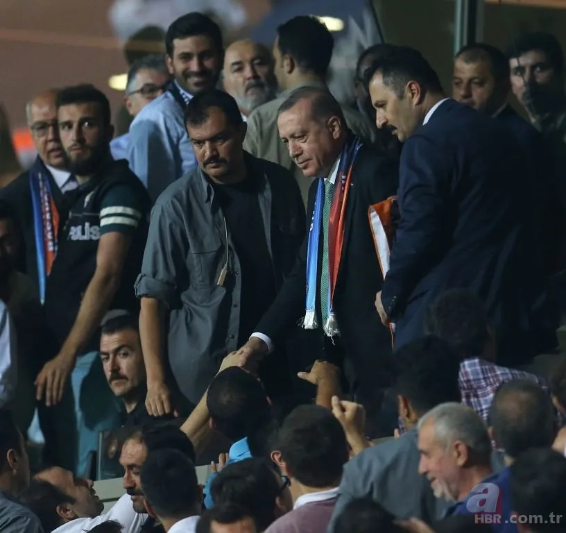 Cumhurbaşkanı Recep Tayyip Erdoğan tribünde maçı takip etti 7