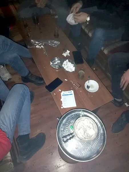 Erzincan’da çay ocağında yakalanan 20 kişiye cezai işlem uygulandı - 1