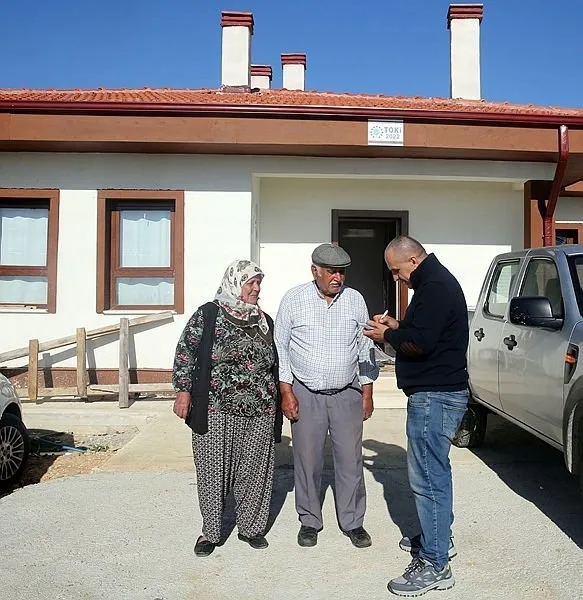 1678686488911.jpg İzmir ve Manavgat'ta evlerine kavuşan vatandaşlar depremzedelere seslendi: Cumhurbaşkanımız söz verdiyse yapar - 6