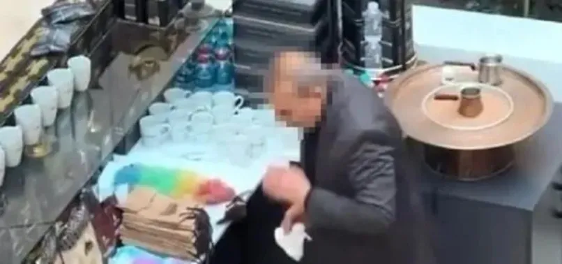 Kahve dükkanında mide bulandıran görüntü! Bardakları tükürerek temizledi! İş yeri mühürlendi...