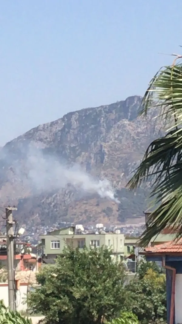 son-dakika-hatayda-makilik-alanda-orman-yangini-1659276559180.jpg Son dakika: Hatay’da makilik alanda orman yangını - 2