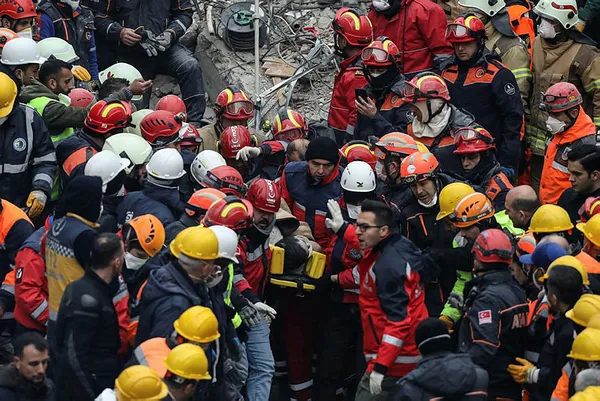 Son dakika: Kartal’da çöken binada 45 saat sonra mucize kurtuluş