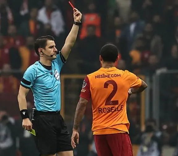 Galatasaray-Fenerbahçe derbisinde hakem ve VAR isyanı! İşte damga vuran kararlar - 8