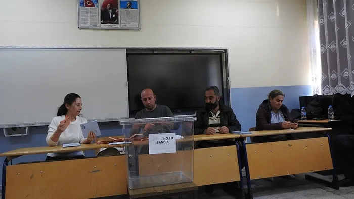 Oylar eşit çıkınca muhtar kura ile belirlendi - 1