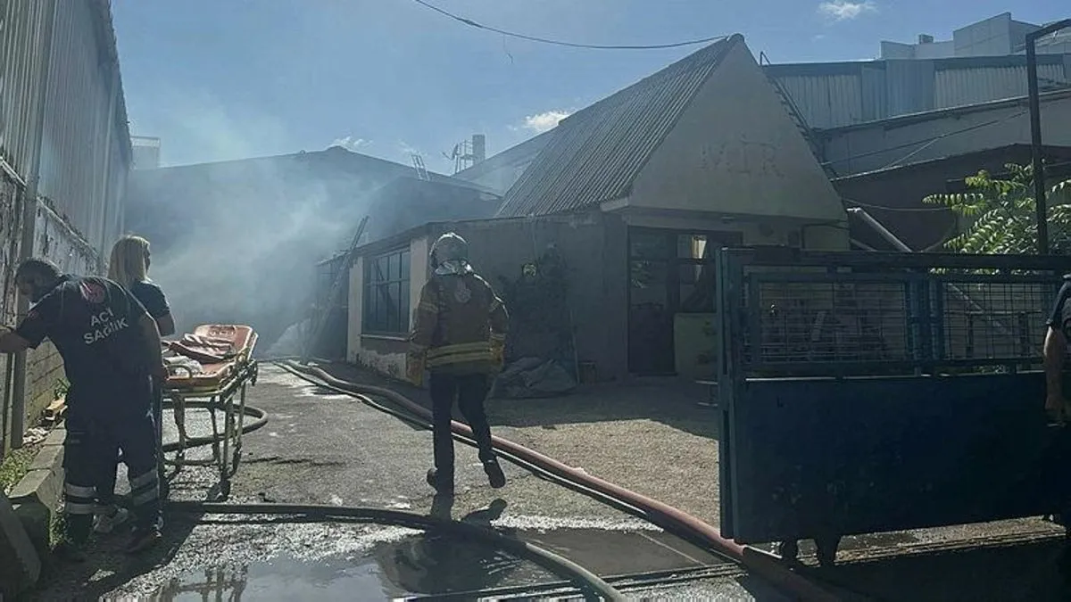 Avcılar'da mobilya fabrikasında korkutan yangın