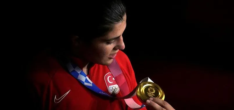 Altın yumruk Busenaz Sürmeneli'nin film gibi hikayesi! Son anda yetişmiş