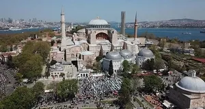 Ayasofya’da cuma yoğunluğu! Cami doldu taştı