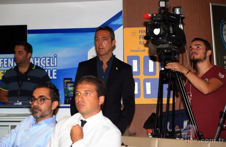 İmza töreninde Fenerbahçe Kulübü Başkanı Ali Koç ayrıntısı: Düşünceli...