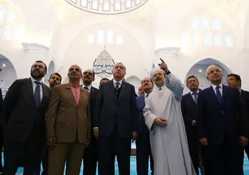 Erdoğan, Ulus İtfaiye Meydanı Camii'ni inceledi
