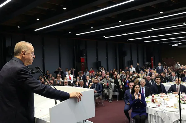 Başkan Erdoğan’dan Kılıçdaroğlu’na ithal danışman tepkisi: Onları da alıp Togg’un üretim merkezini ziyarete git