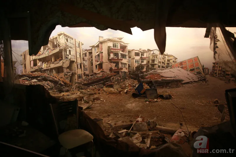 17 ağustos depremi kaç şiddetinde oldu? 1999 depremi saat kaçta meydana geldi? Kaç saniye sürdü? Merkez üssü neresiydi? 19