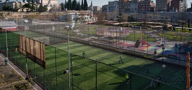 Son dakika: Halı sahalar açılıyor mu? Bakan Kasapoğlu açıkladı