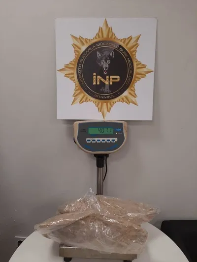İstanbul Havalimanı’nda uyuşturucu operasyonu! Valizlerden kilolarca uyuşturucu çıktı - 1