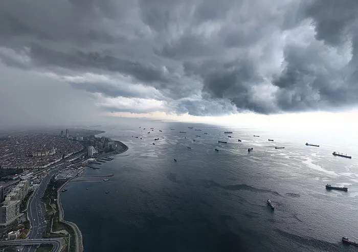 istanbulda-saganak-yagis-meteoroloji-saat-vererek-duyurdu-istanbul-ankara-izmir-hava-durumu-1724842967406.jpg İstanbul'u 'Cumulonimbus' bulutları sardı! Uçaklar iniş yapamadı! Meteoroloji'den üst üste uyarılar... - 1