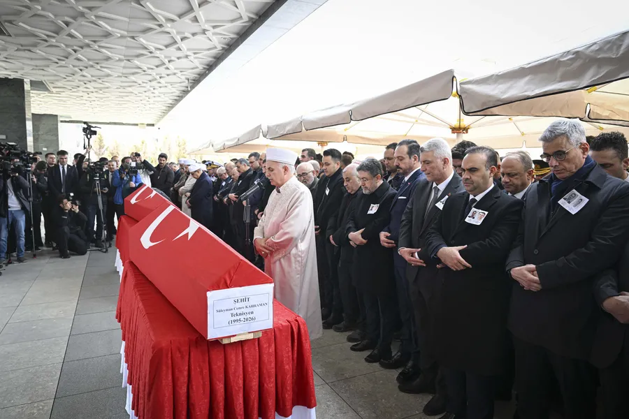 helikopter-kazasi-sehitlerine-veda-1774276454741.jpg Helikopter kazası şehitlerine veda! - 4