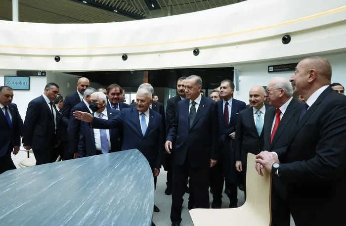 AK Parti Genel Başkan Vekili Binali Yıldırım Azerbaycan’da trafik kazası geçirdi! İşte ilk görüntüler | Sağlık durumu nasıl?