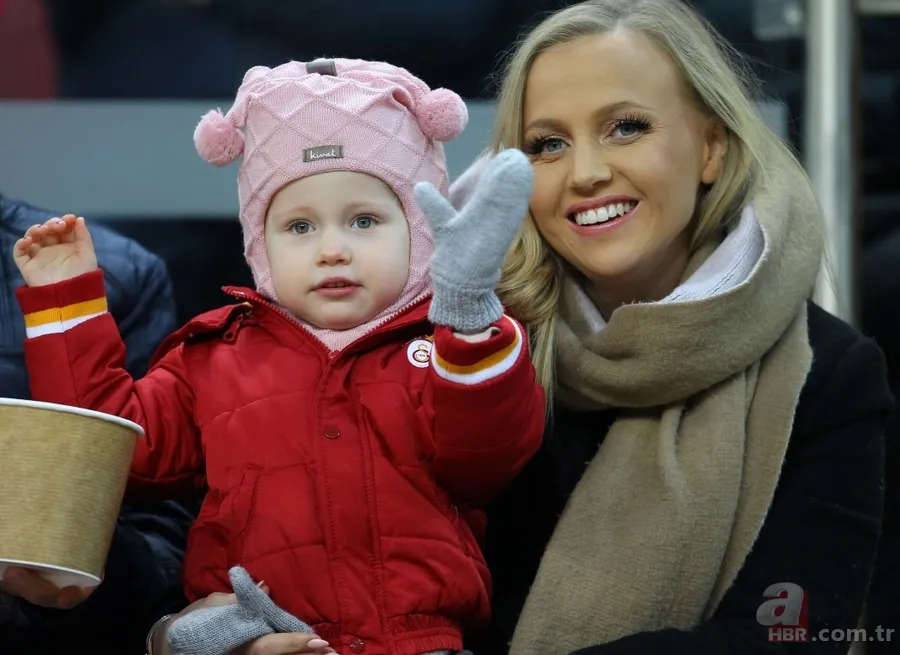 Galatasaray taraftarlarından anlamlı pankartlar 15