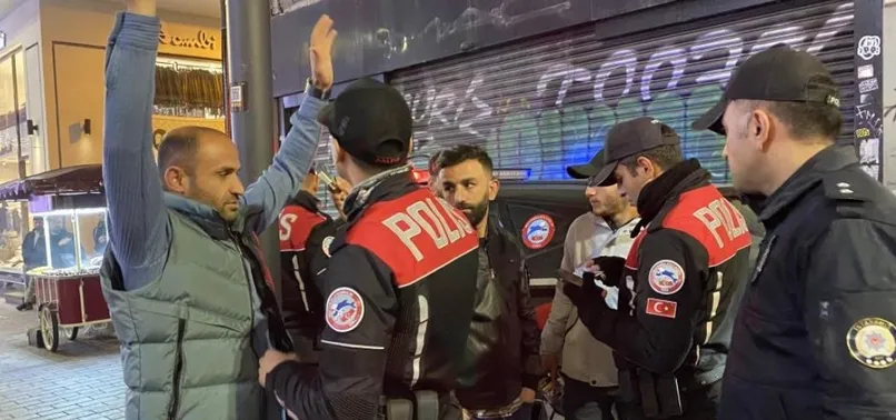 Beyoğlu'nda polis ekiplerinden "Şok Uygulaması"! 10 kişi gözaltına alındı