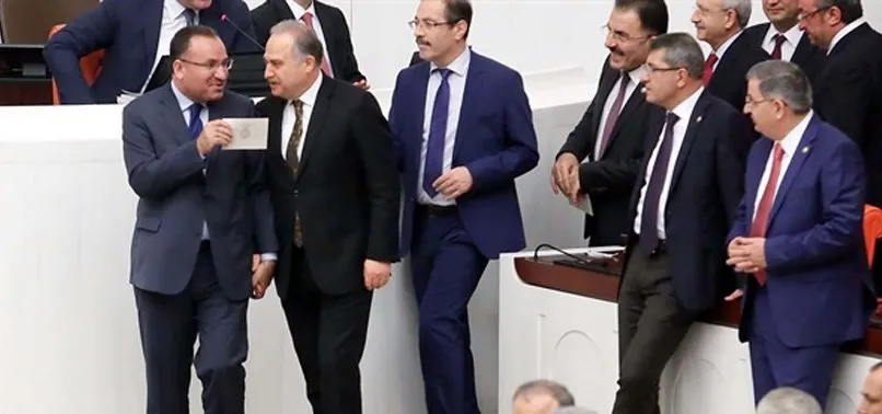 MECLİS'TE DİKKAT ÇEKEN GÖRÜNTÜ