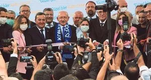 İzmir’deki açılışta skandal! Açılmış projeleri yeniden açtı