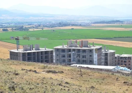 Kahramanmaraş yeniden ayağa kalkıyor! Depremzedeler; “Reis bizi unutmadı”, “Cumhurbaşkanımız bizi boynu bükük bırakmadı”