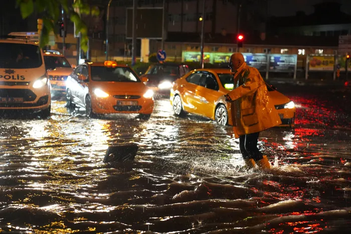 Meteoroloji hava durumu | İstanbul'da sağanak yağış başladı! Ne kadar sürecek? - 10