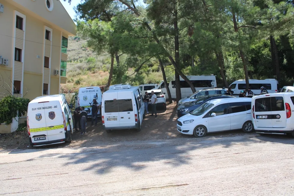 suikastci-fetocu-hain-burkay-karatepeye-kesif-yaptiriliyor-marmaris-ormanlarinda-silah-ve-muhimmat-avi-1786108783083.jpg Suikastçı FETÖ'cü hain Burkay Karatepe'ye keşif yaptırılıyor! Marmaris ormanlarında silah ve mühimmat avı - 5