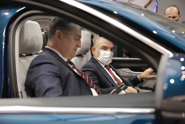 Yerli otomobile binip poz veren CHP'li vekil Tahsin Tarhan'dan akıllara durgunluk veren sözler - 2