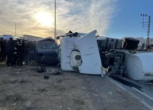 SON DAKİKA Beton mikseriyle minibüs çarpıştı! Ölü ve yaralılar var