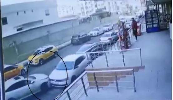 diyarbakirda-ailesiyle-tartisan-genc-mahallelinin-kabusu-oldu-7-araca-bile-bile-carptigi-anlar-kamerada-1648901582549.jpg Diyarbakır’da ailesiyle tartışan genç mahallelinin kabusu oldu! 7 araca bile bile çarptığı anlar kamerada - 1